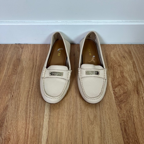 Coach Women’s Cream Leather Loafer Shoes NWOT - Picture 1 of 7